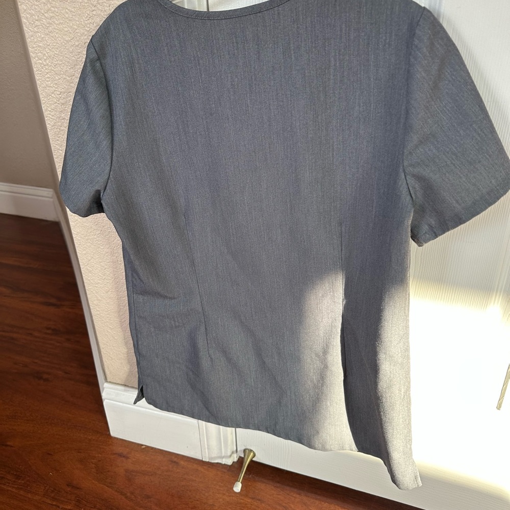 Figs scrub top